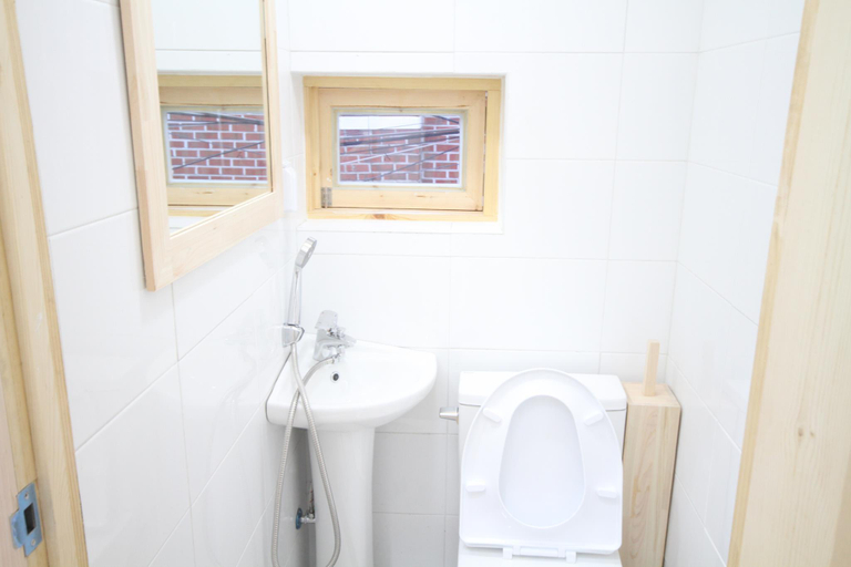 Bathroom 5, Time Travelers Relax Seoul Guesthouse, Seodaemun