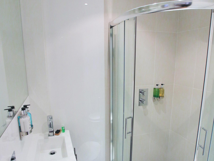 Bathroom 5, Room Home Stay, London