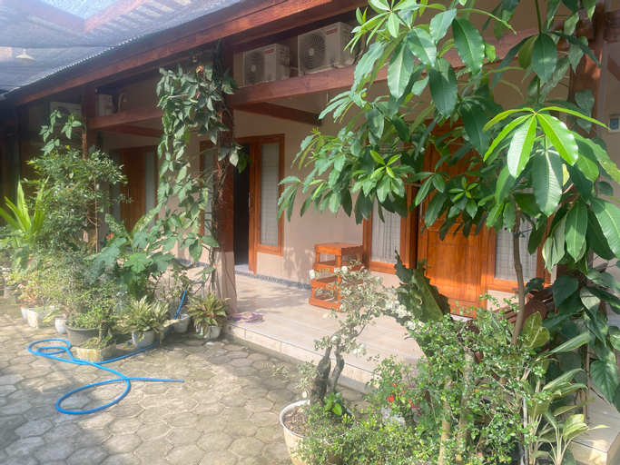 Exterior & Views 2, Yogi Homestay Putra Pandu 2, Banyuwangi
