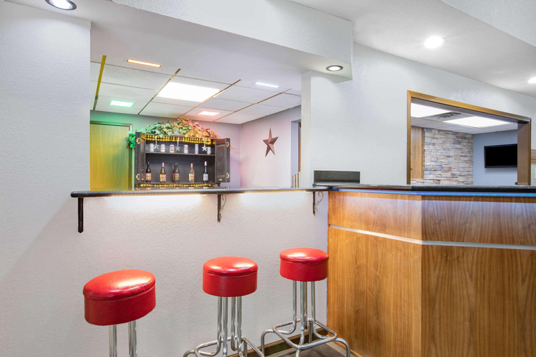 Public Area 2, AmericInn by Wyndham Pella, Marion
