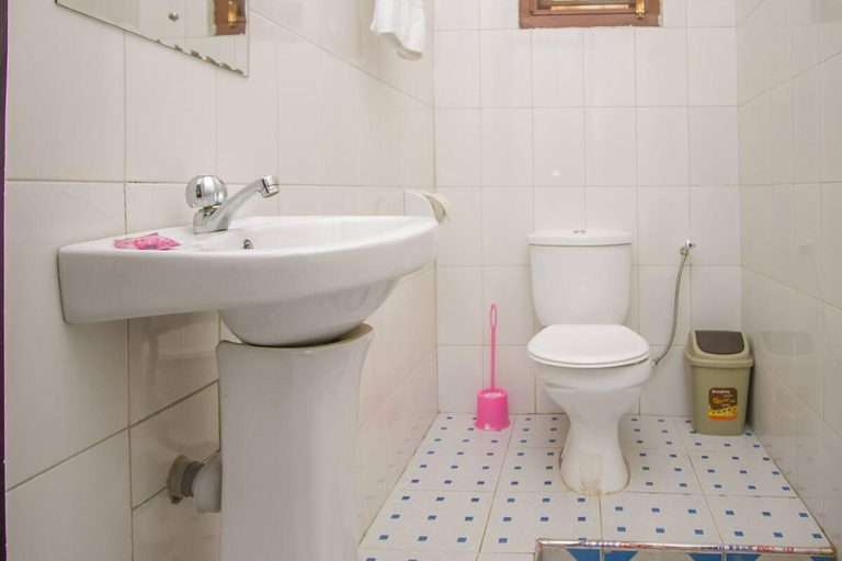Bathroom 2, Bethel Guesthouse, Busongora