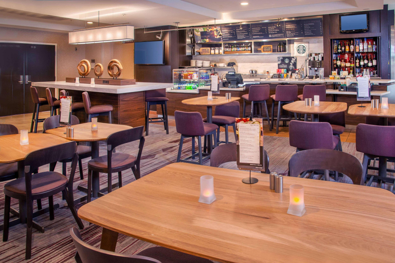 Food & Drinks 5, Comfort Inn & Suites Bethlehem Lehigh Valley Airport, Lehigh