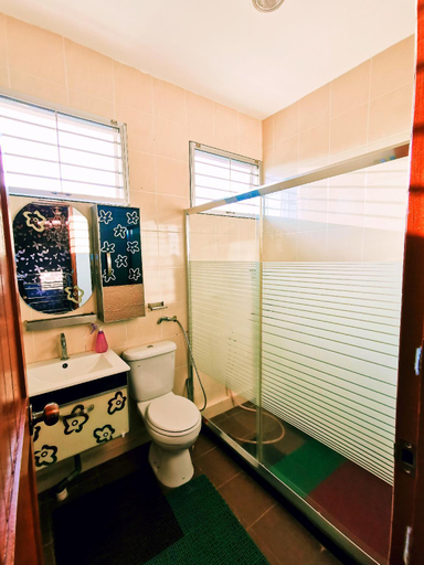Bathroom 2, MiCasa 2 Homestay, Sibu