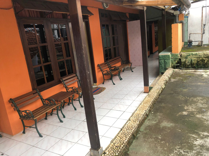 Exterior & Views 1, Tri Jaya Guesthouse, Malang