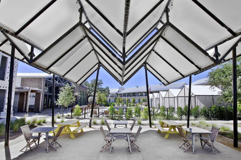 Food & Drinks 5, Cavalry Court, by Valencia Hotel Group, Brazos
