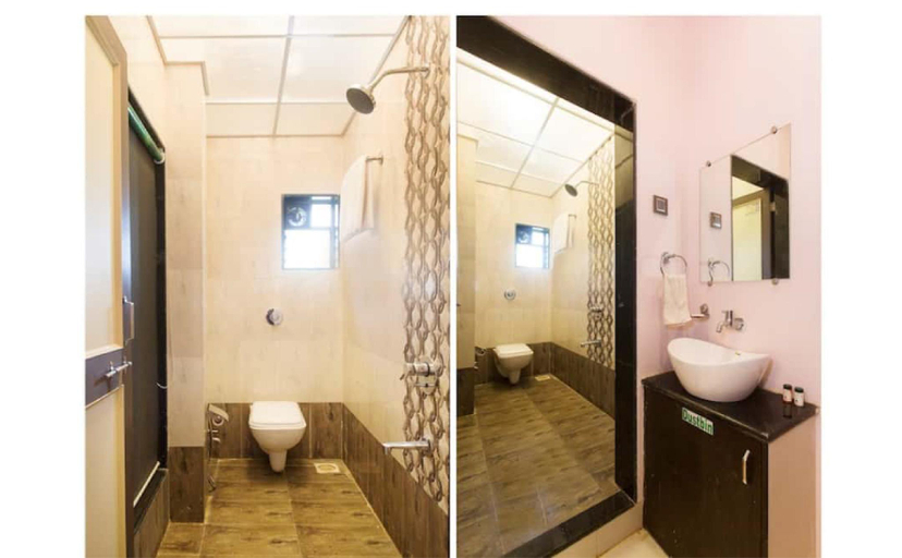 Bathroom 2, Strawberry Homes Mahabaleshwar, Satara