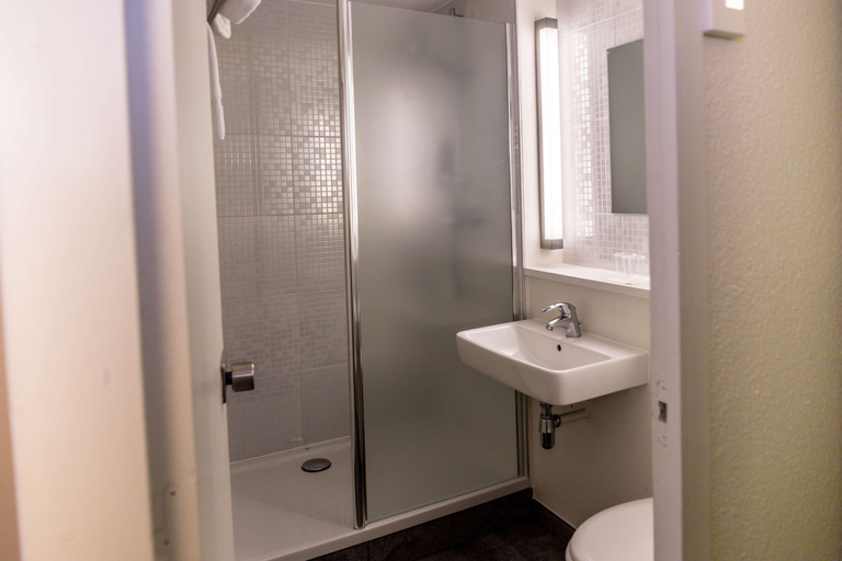 Bathroom 5, Hôtel Inn Design Laval, Mayenne