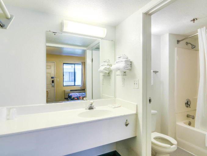 Bathroom 4, Motel 6 Schiller Park, Il - Chicago O'Hare GA, Cook