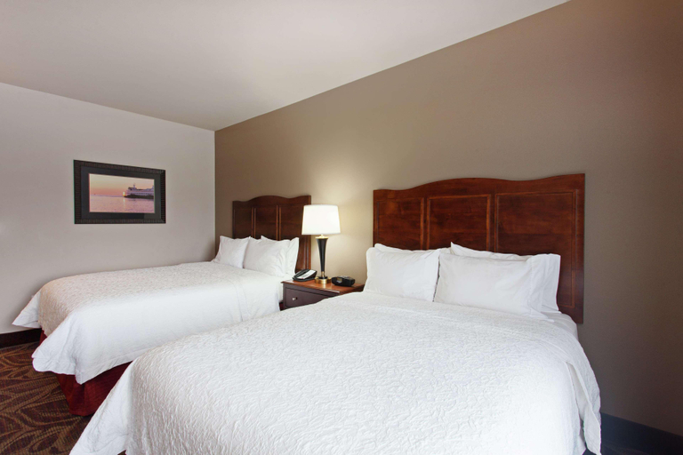 Bedroom 3, Hampton Inn Seattle/Everett Downtown, WA, Snohomish