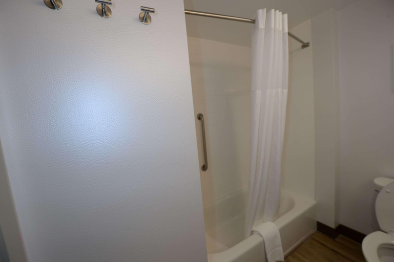 Bathroom 4, Hampton Inn & Suites By Hilton Lenoir, Caldwell