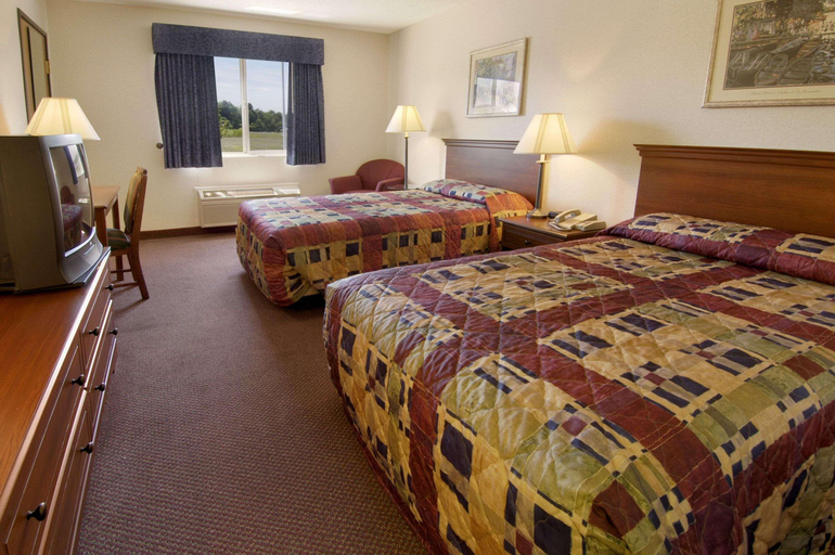 Bedroom 3, LakeWood Inn & Suites, Cass