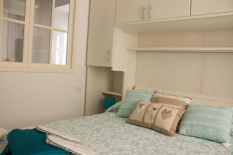 Bedroom 2, La Riva, Genova