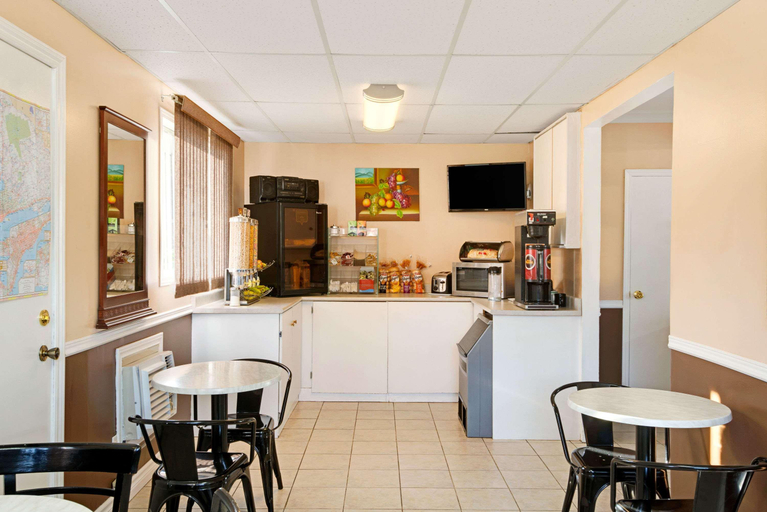 Food & Drinks, Super 7 Inn, Midland