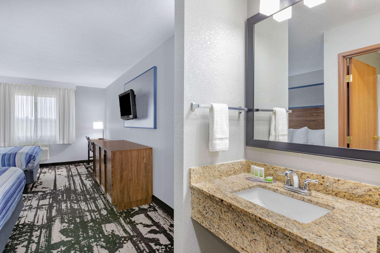 Bathroom 4, AmericInn by Wyndham Pella, Marion