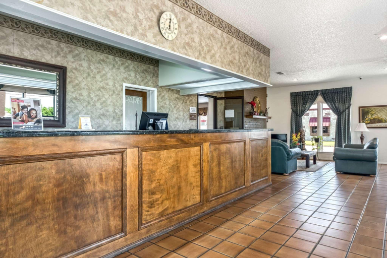 Public Area 2, Americas Best Value Inn Paris, Lamar