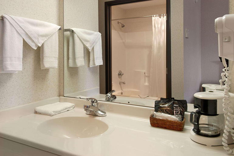Bathroom, LakeWood Inn & Suites, Cass
