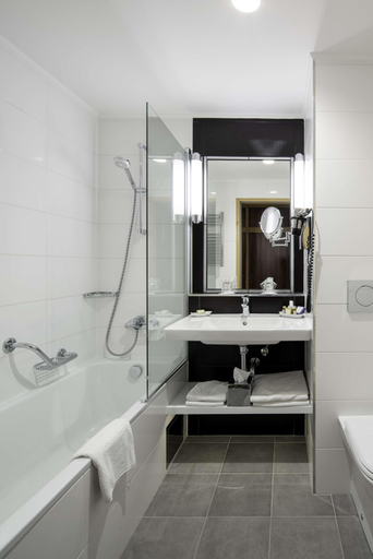 Bathroom 5, Ensana Grand Margaret Island, Budapesti