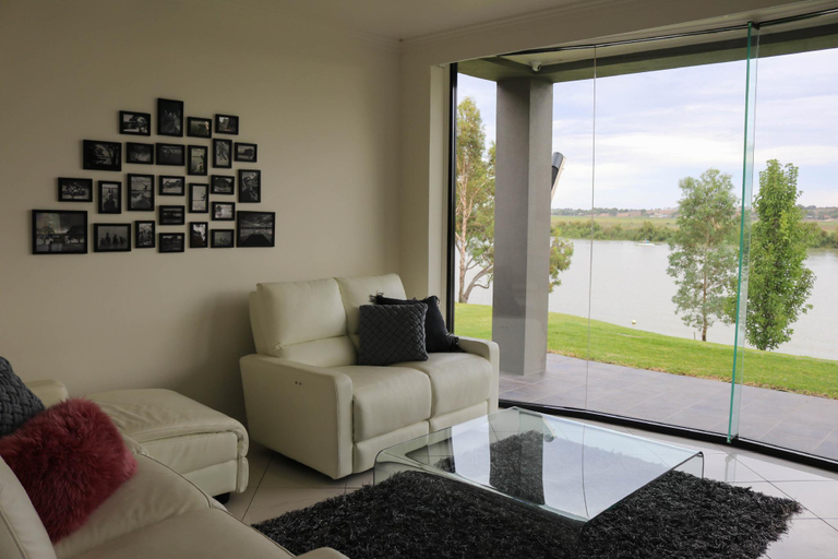 Others 4, River Devine Murray Bridge Entire Home., Murray Bridge