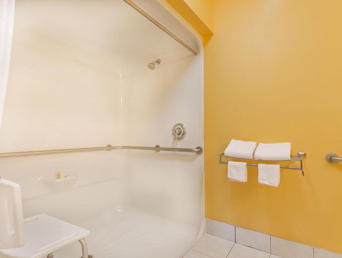 Bathroom 4, Days Inn by Wyndham Franklin, Simpson