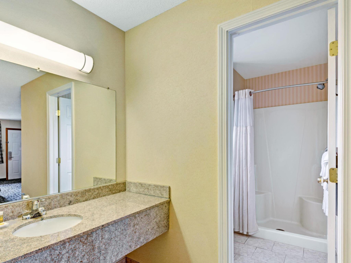 Bathroom 4, Econo Lodge Bethel - Danbury, Fairfield
