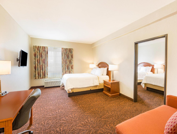 Bedroom 3, Days Inn & Suites by Wyndham Tucson/Marana, Pima