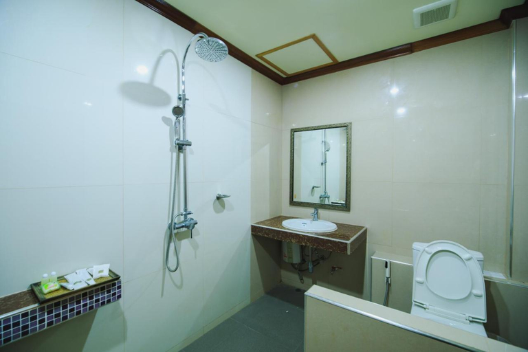 Bathroom 2, AmornSukhothai Hotel, Muang Sukhothai