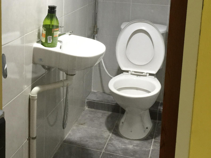 Bathroom 2, Miri Budget Inn, Miri