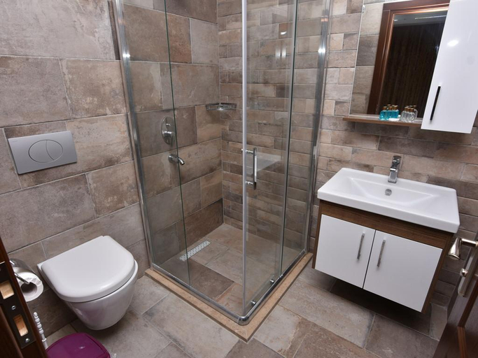 Bathroom, Uzunhan Otel, Ayvalık