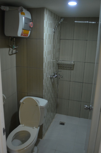 Bathroom 5, 2 Bedroom Jarrdin by Green Homestay, Bandung