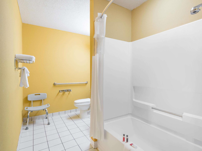 Bathroom 5, Microtel Inn & Suites By Wyndham Riverside, Montgomery
