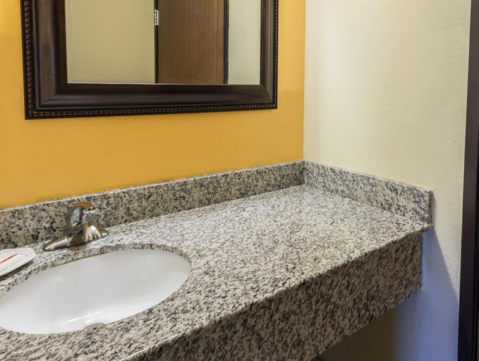 Bathroom 4, Super 8 By Wyndham Portsmouth, Scioto
