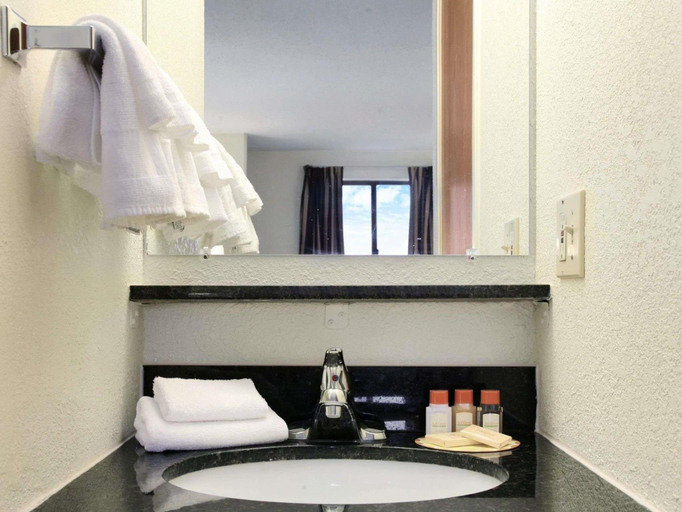 Bathroom 4, Days Inn by Wyndham Oglesby/ Starved Rock, La Salle