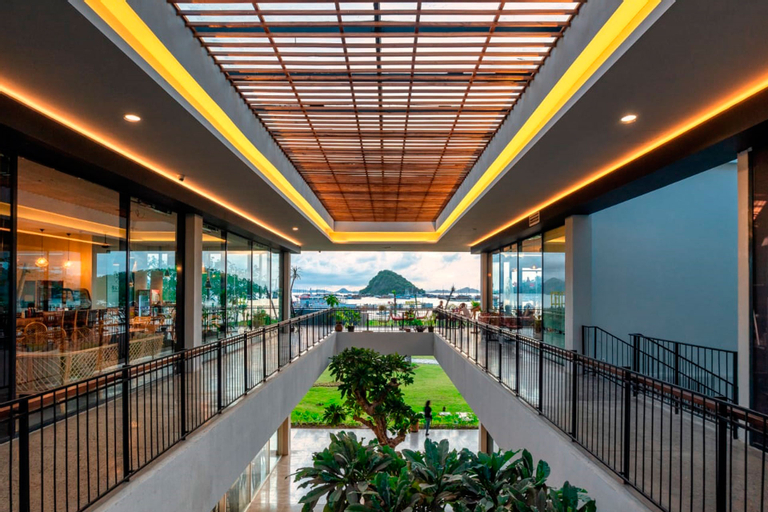 Exterior & Views 14