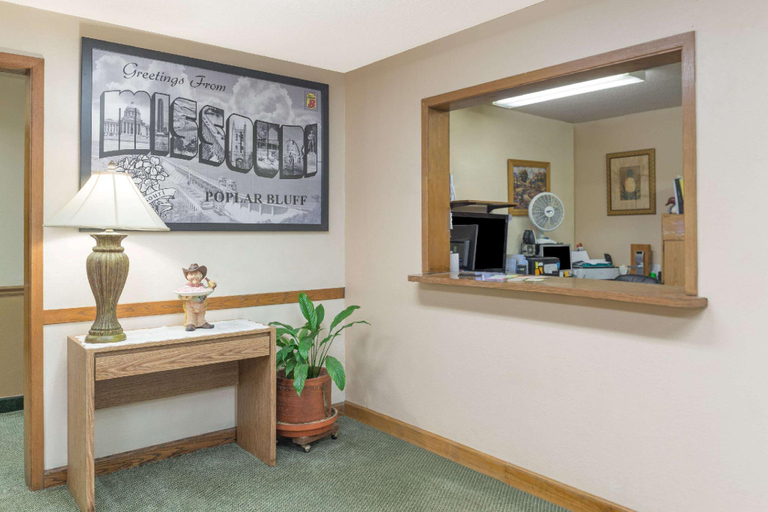 Public Area 2, Super 8 by Wyndham Poplar Bluff Missouri, Butler