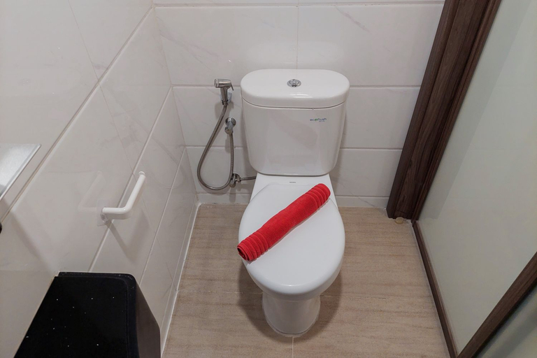 Bathroom 5, Good Designed and Cozy Studio at Sky House BSD Apartment By Travelio, Tangerang Selatan