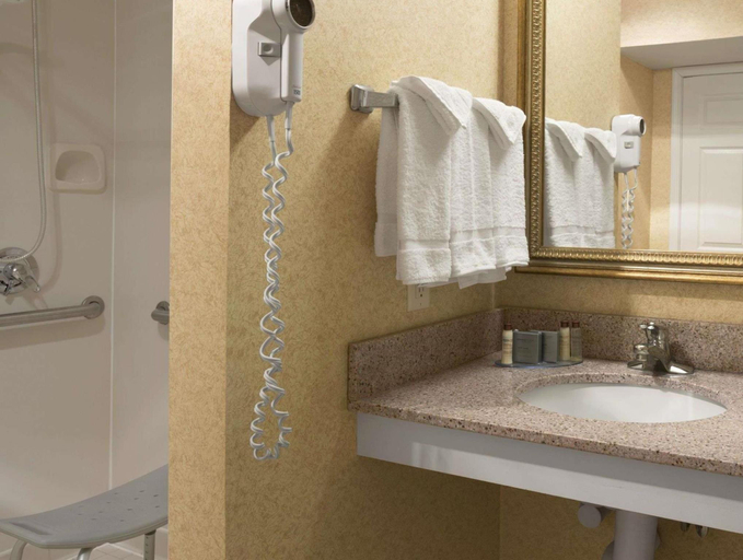 Bathroom 4, Suburban Studios, Allen