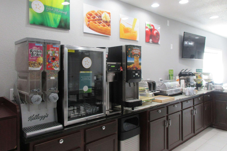 Food & Drinks, Quality Inn & Suites Cincinnati Uptown Norwood, Cincinnati