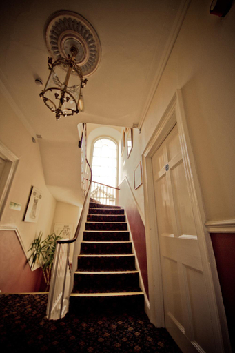 Others 4, The White Hart Hotel, Cornwall