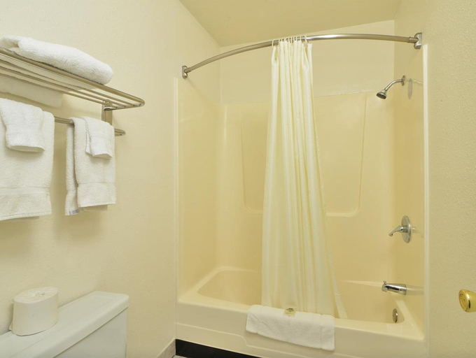 Bathroom 3, Americas Best Value Inn & Suites - Redding, CA, Shasta