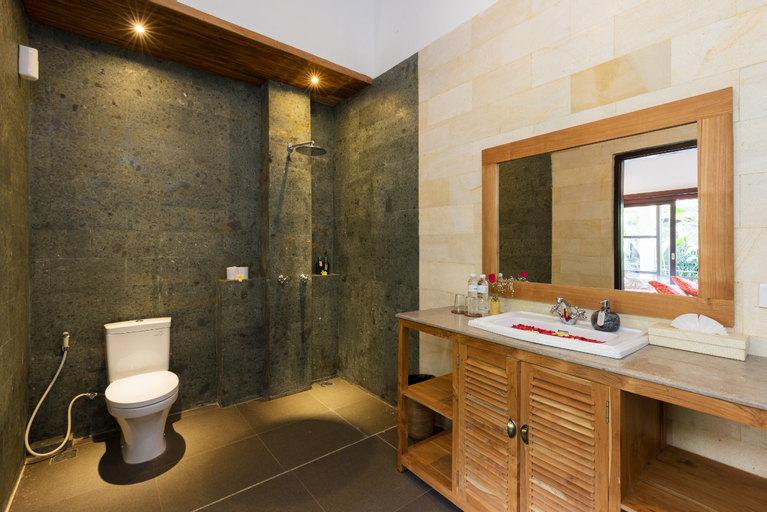 Bathroom 14