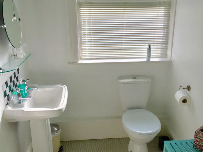 Bathroom 4, Derrin Guest House, Mid and East Antrim
