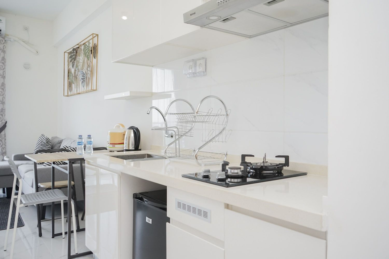 Others 4, Comfort 2BR at Sky House BSD Apartment By Travelio, South Tangerang
