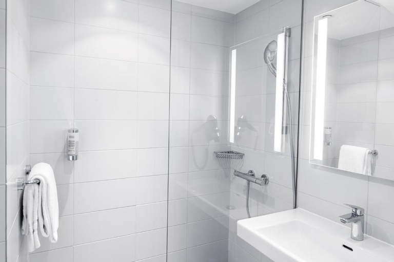 Bedroom 5, B&B Hotel Zürich Airport Rümlang, Dielsdorf