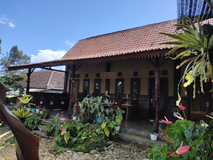 Exterior & Views 2, Vivi Homestay, Banyuwangi