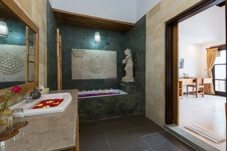 Bathroom 13
