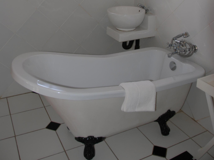 Bathroom 3, Sandstone Chameleon Guest House, Thabo Mofutsanyane