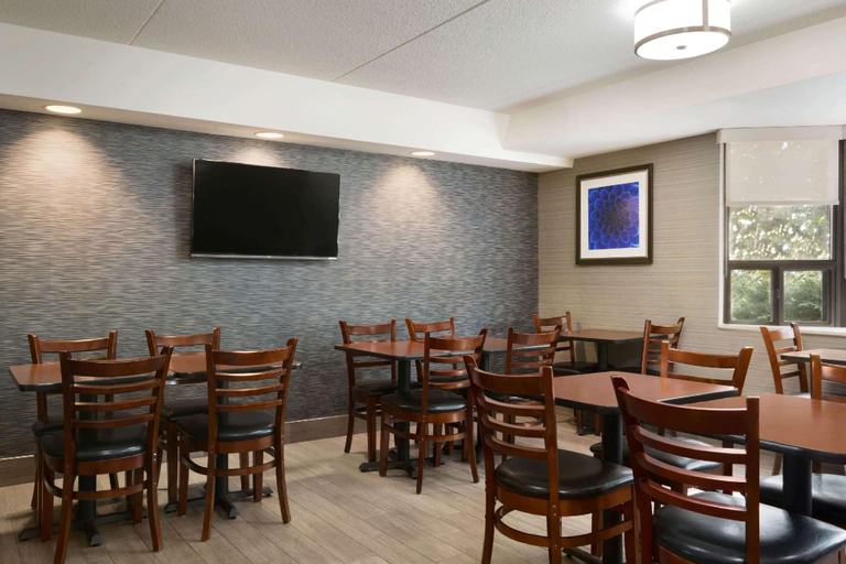 Food & Drinks 4, Travelodge by Wyndham Toronto East, Toronto