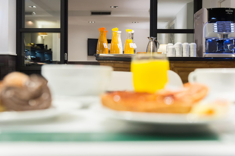 Others 5, Hotel Paralel, Barcelona