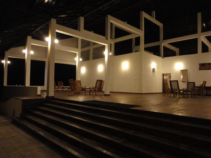 Public Area 2, Naaval Hotel, Manmunai North