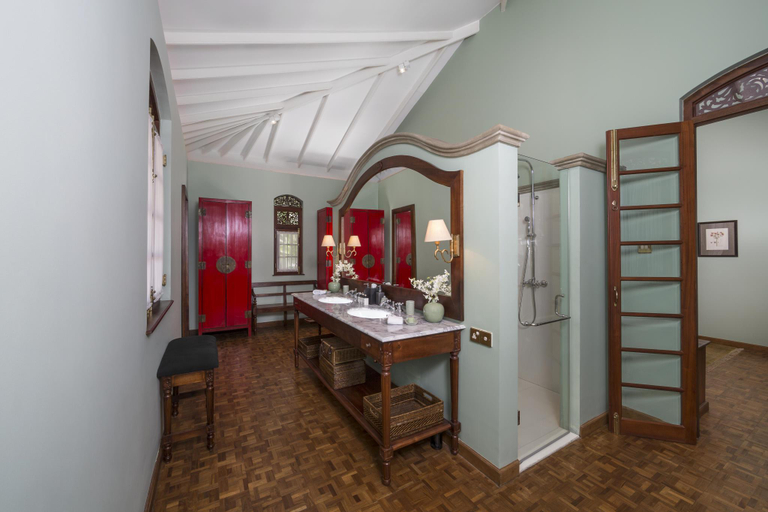 Bathroom 5, Maniumpathy, Thimbirigasyaya